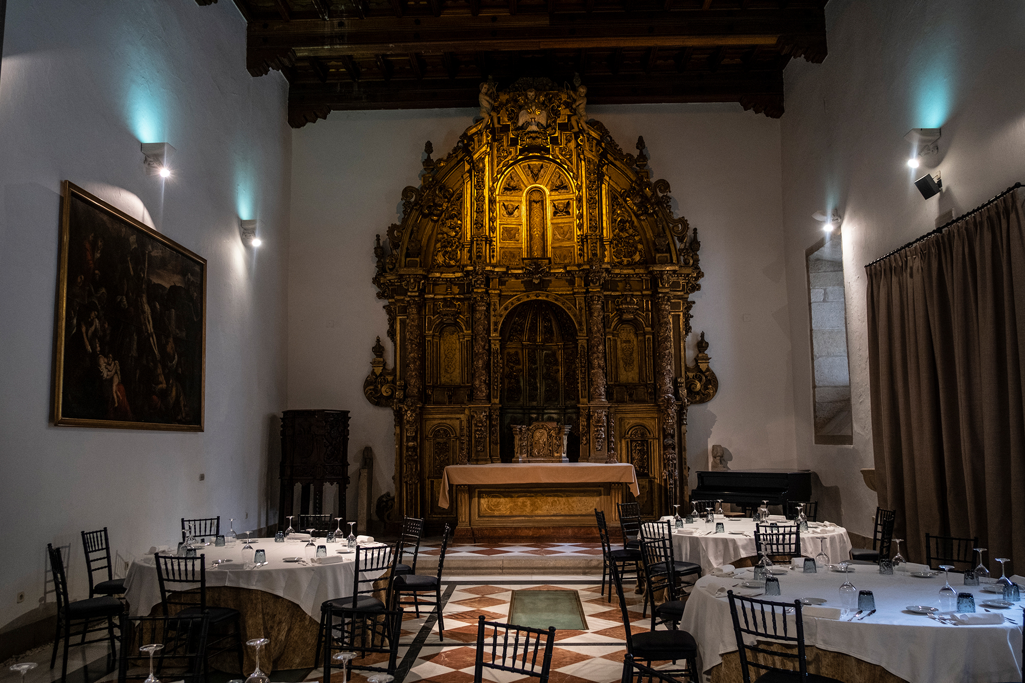 Retablo de la capilla real del Parador de Santiago