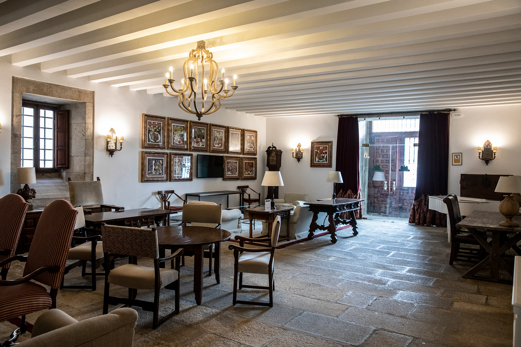 Salón donde se ubica la puerta de la antigua inclusa