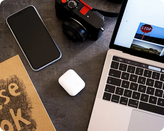 gente alrededor de una hoguera