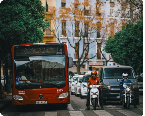 gente alrededor de una hoguera